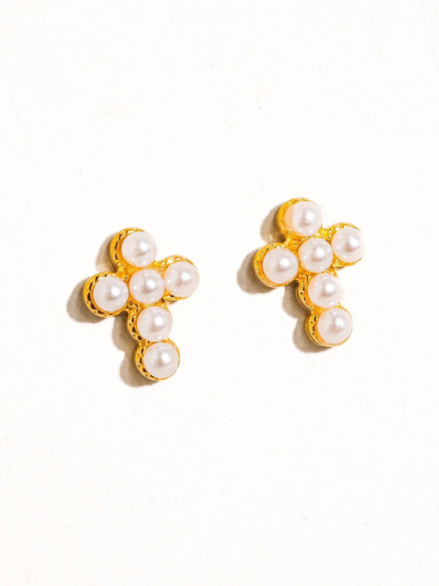 Telo Pearl Cross Stud